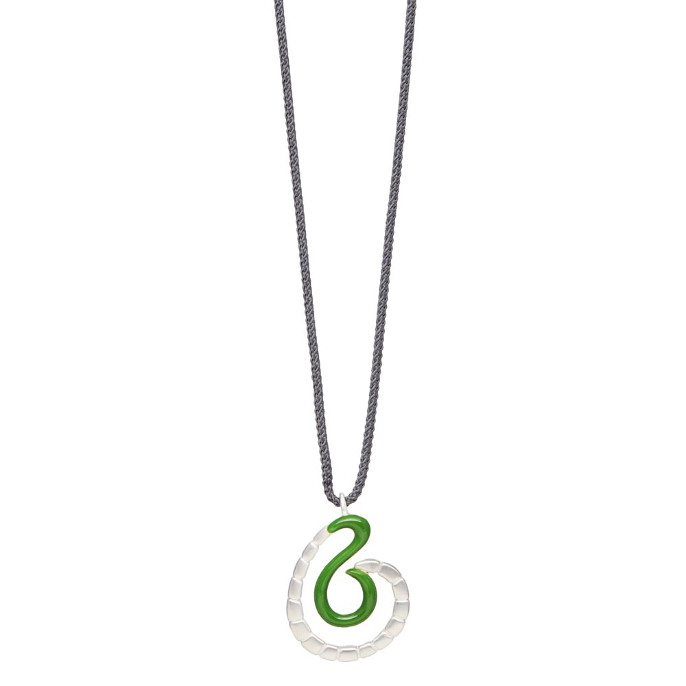 Γουρια 2026 Ασημι 925 Κολιέ από ορείχαλκο γούρι 2026 κύμα με σμάλτο - Το κύμα συμβολίζει τη ροή και τη δυναμική της ζωής